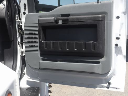 Used 2022 Ford F650 2WD Regular Cab Super Duty image 34
