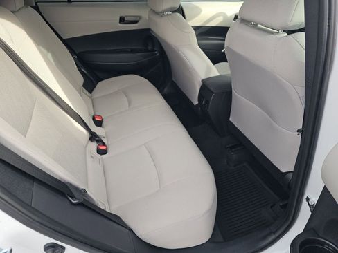 Used 2025 Toyota Corolla Cross LE image 5