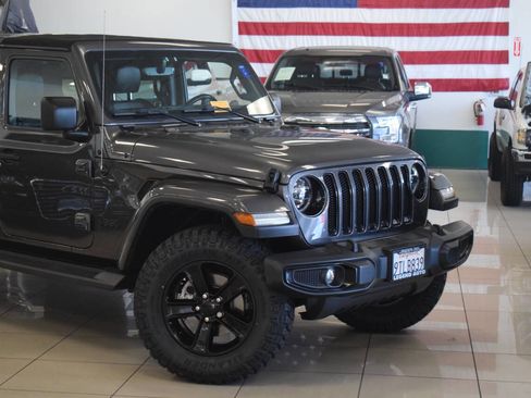 Used 2020 Jeep Wrangler Unlimited Sahara image 3