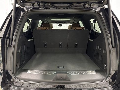 Used 2026 Chevrolet Suburban High Country AWD/4WD image 36