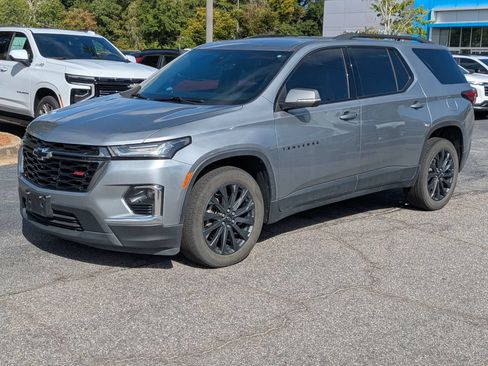 Used 2023 Chevrolet Traverse RS w/ LPO, Floor Liner Package FWD image 8