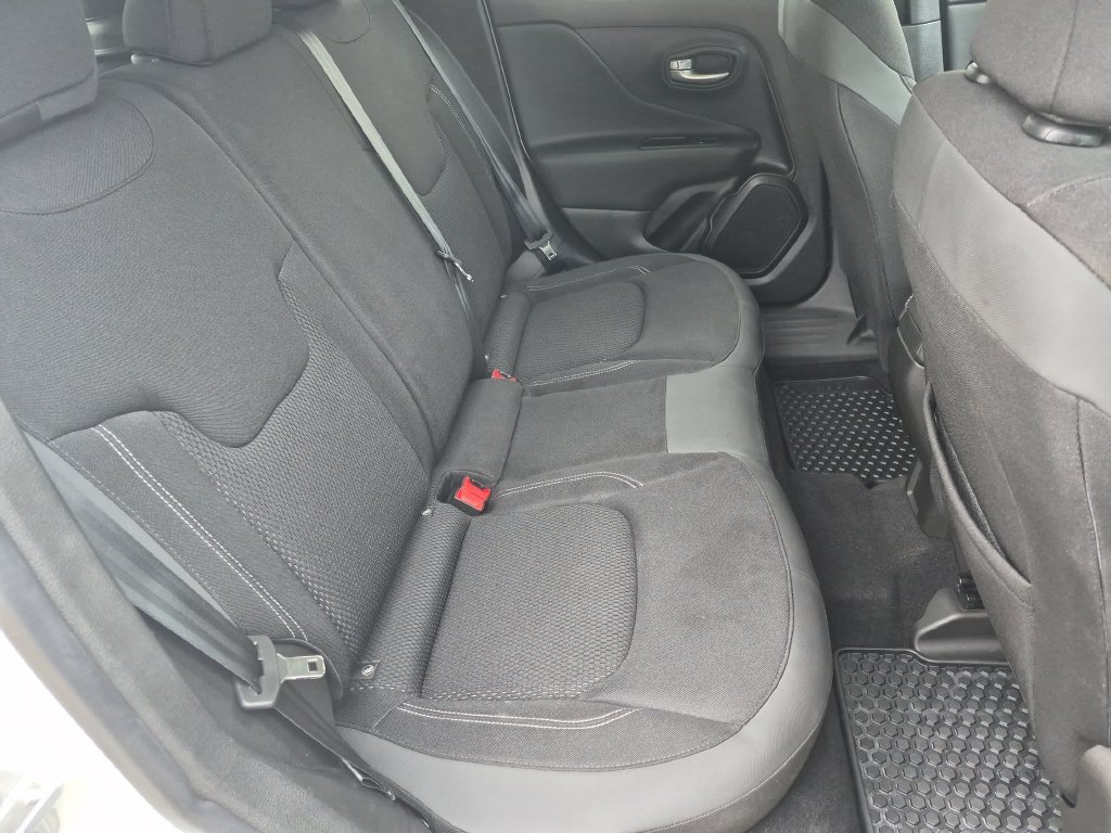 Used 2023 Jeep Renegade Latitude w/ Premium Group AWD/4WD image 19