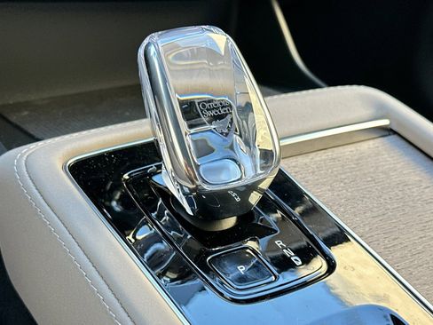 New 2026 Volvo XC90 T8 Plus w/ Protection Package Premier image 26