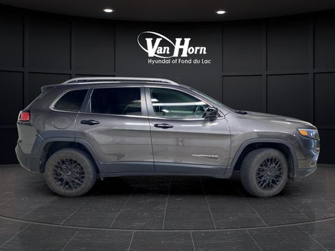 Used 2019 Jeep Cherokee Latitude Plus w/ Cold Weather Group AWD/4WD image 8