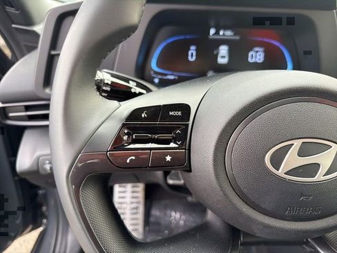 Used 2025 Hyundai Elantra Sport image 19