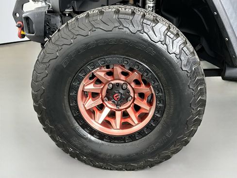 Used 2021 Jeep Gladiator Rubicon w/ Cold Weather Group AWD/4WD image 31