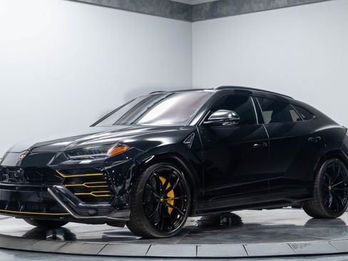 Used 2019 Lamborghini Urus AWD/4WD image 2