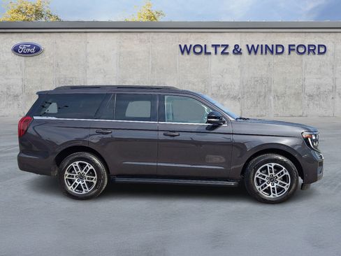 Used 2025 Ford Expedition Active AWD/4WD image 7