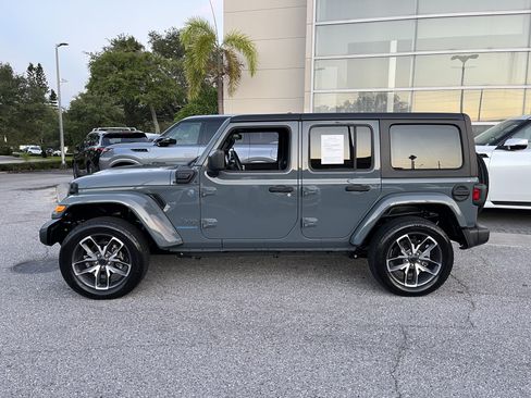 Used 2024 Jeep Wrangler Unlimited w/ Convenience Group AWD/4WD image 5