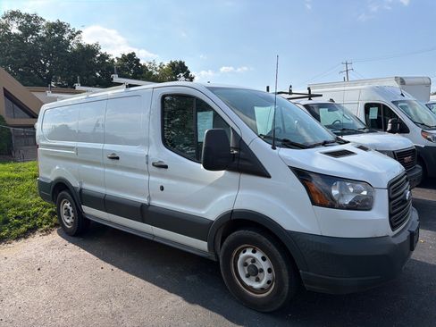 Used 2018 Ford Transit 150 130 Low Roof RWD image 3