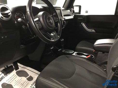 Used 2015 Jeep Wrangler Unlimited Rubicon w/ Connectivity Group image 15