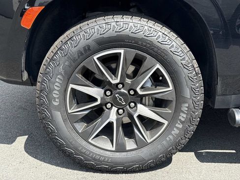 Used 2022 Chevrolet Tahoe Z71 w/ Luxury Package AWD/4WD image 8