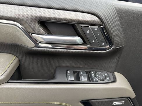 Used 2024 Chevrolet Silverado 2500 ZR2 w/ Technology Package image 16