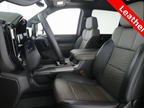 Used 2024 Chevrolet Silverado 2500 ZR2 w/ Technology Package image 16