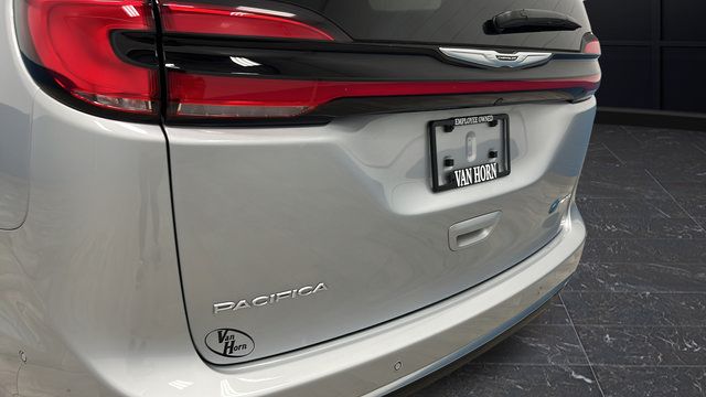 Used 2023 Chrysler Pacifica Pinnacle FWD image 41