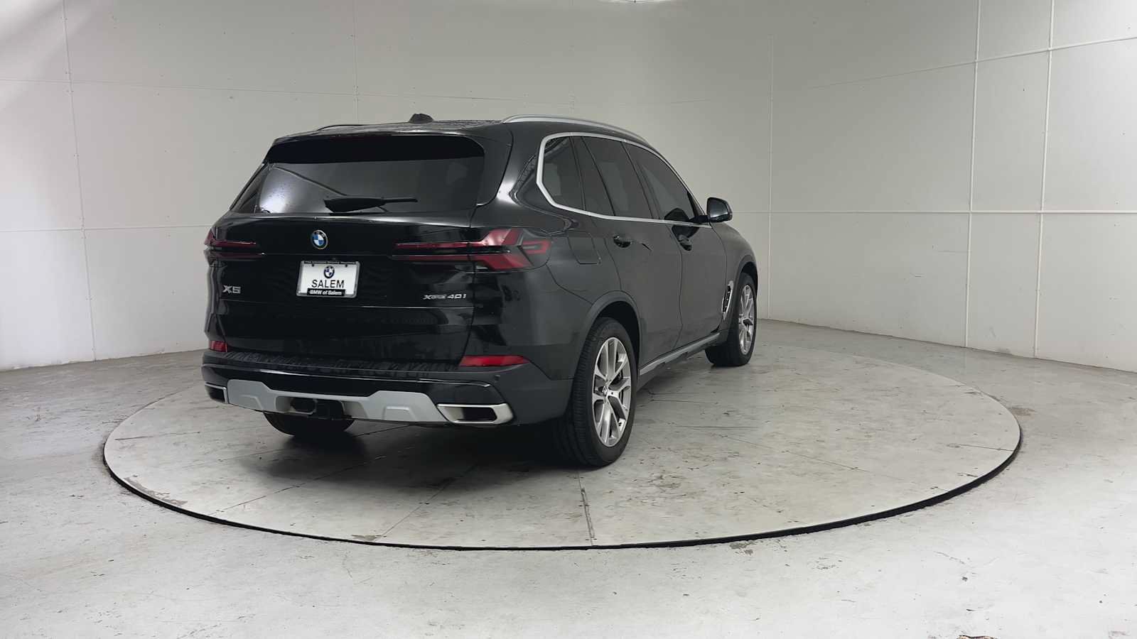 Used 2024 BMW X5 xDrive40i w/ Premium Package AWD/4WD image 2