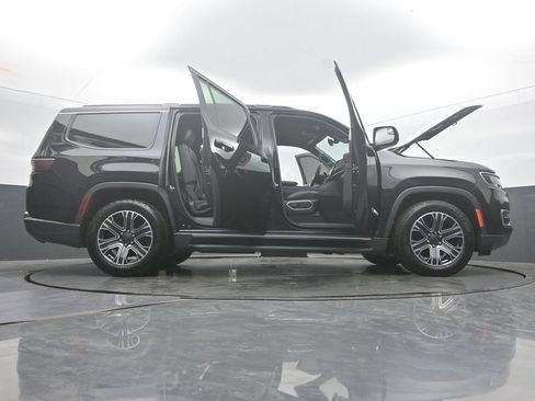 Used 2022 Jeep Wagoneer Series III w/ Flexible Seating Group AWD/4WD image 65