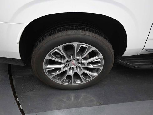 Used 2025 GMC Yukon XL Denali AWD/4WD image 10