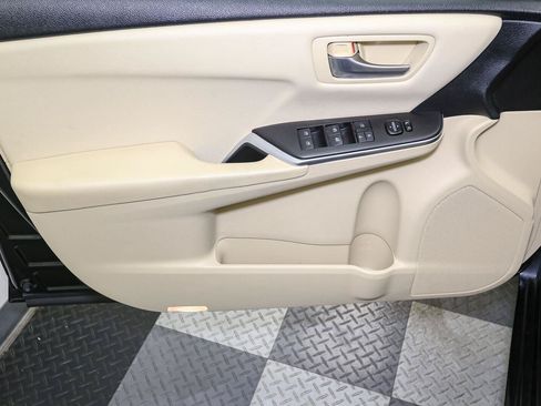 Used 2017 Toyota Camry LE w/ Moonroof Package FWD image 33