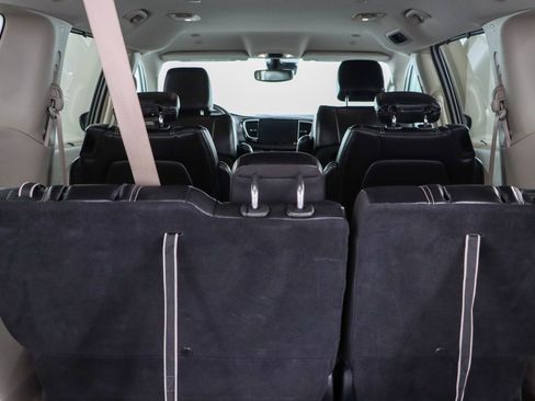 Used 2023 Chrysler Pacifica Touring-L FWD image 30