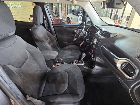 Used 2016 Jeep Renegade Latitude w/ Popular Equipment Group image 11