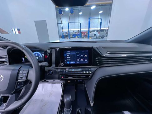 Used 2025 Toyota Camry SE w/ Convenience Package FWD image 23