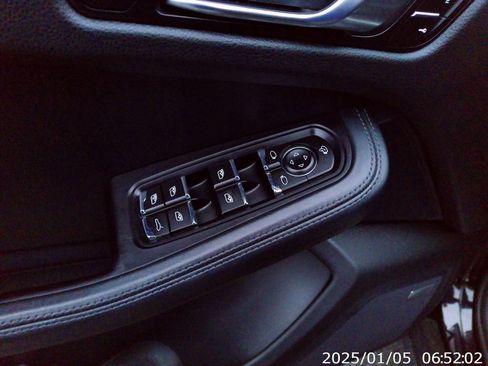 Used 2023 Porsche Macan S image 28