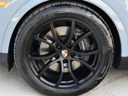 Certified 2025 Porsche Cayenne image 14