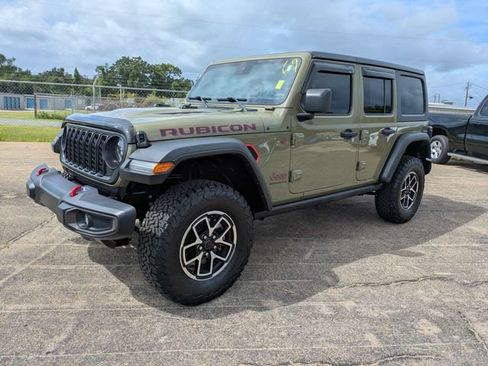 Used 2025 Jeep Wrangler Unlimited Rubicon w/ Convenience Group AWD/4WD image 8