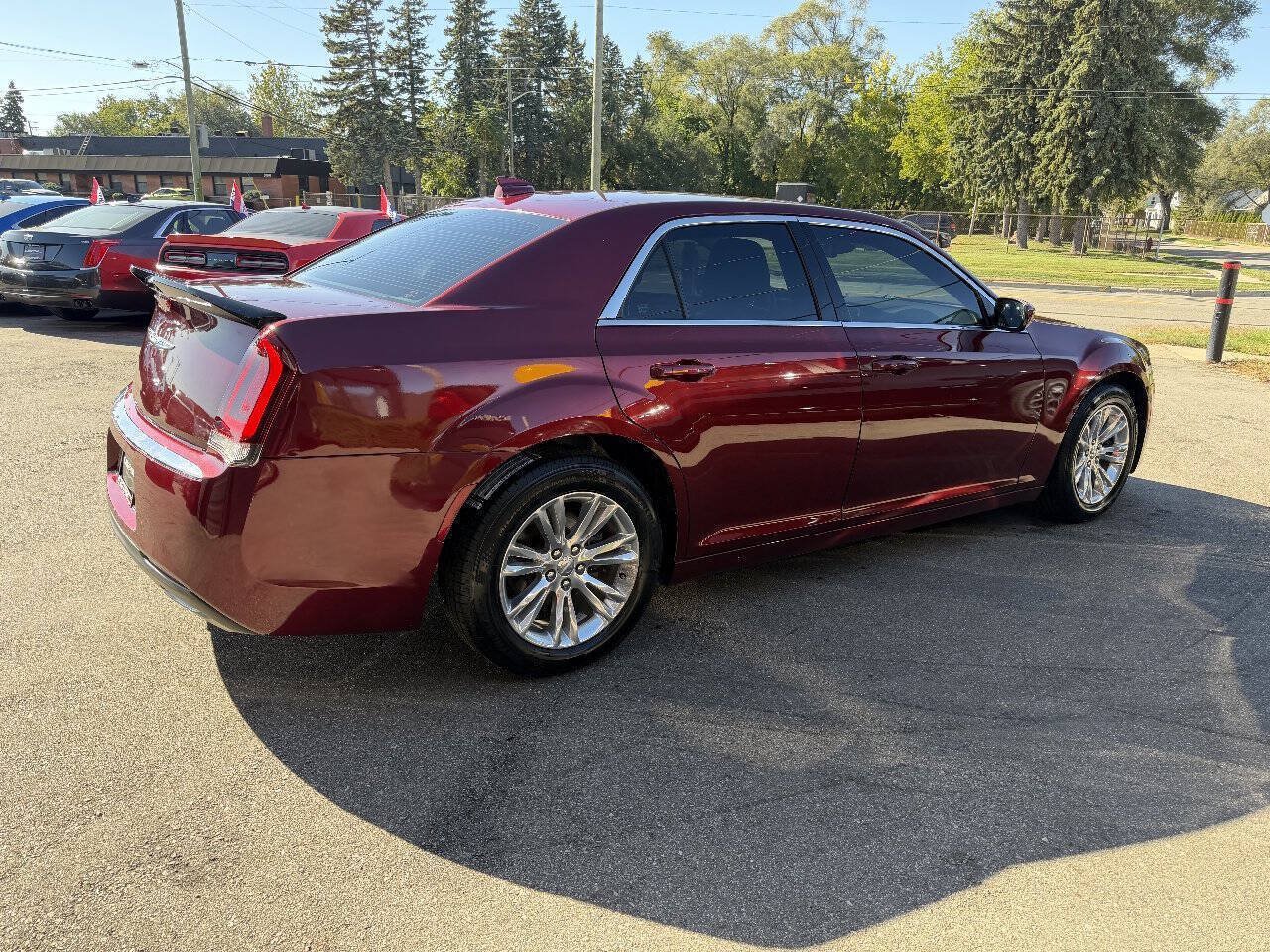 Used 2017 Chrysler 300 Limited RWD image 3
