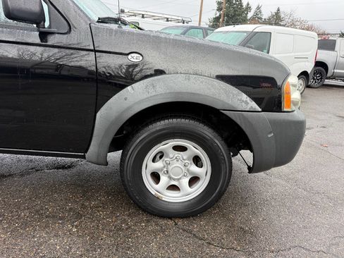 Used 2001 Nissan Frontier XE image 12