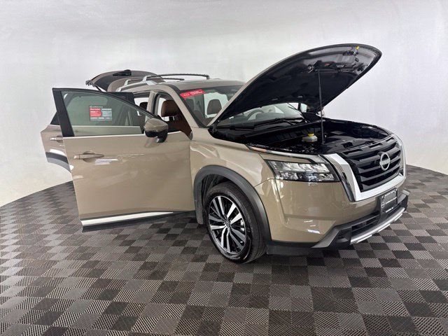 Certified 2025 Nissan Pathfinder Platinum AWD/4WD image 12