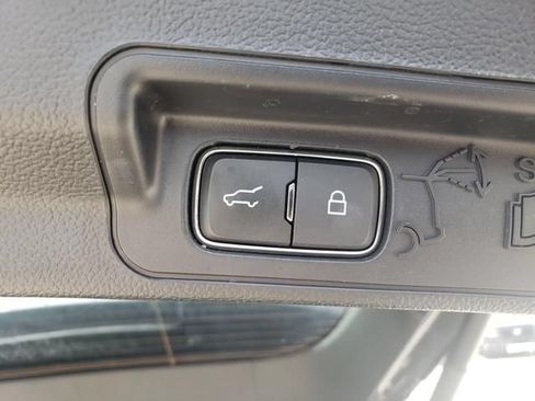 Used 2023 Ford Explorer XLT w/ Equipment Group 202A AWD/4WD image 7