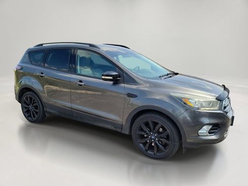 Used 2017 Ford Escape Titanium w/ Canadian Touring Package AWD/4WD image 2