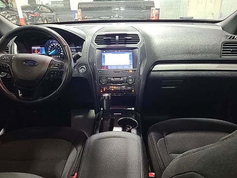 Used 2019 Ford Explorer XLT w/ XLT Sport Appearance Package image 7