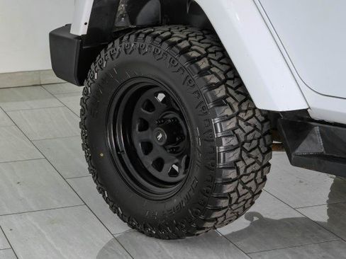Used 2014 Jeep Wrangler Unlimited Sahara w/ Dual Top Group AWD/4WD image 58