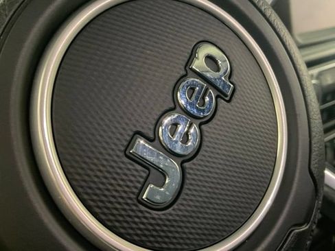Used 2022 Jeep Wrangler Rubicon AWD/4WD image 40