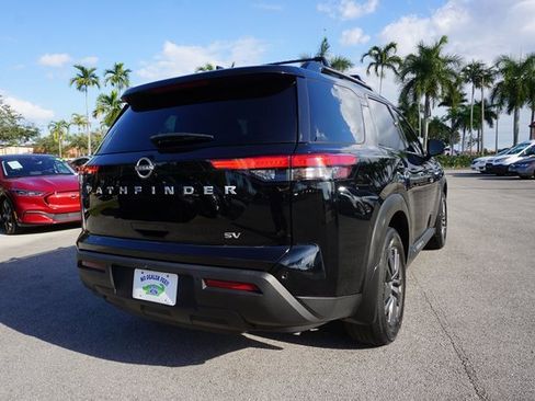 Used 2022 Nissan Pathfinder SV image 9
