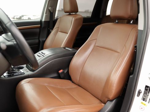 Used 2019 Toyota Highlander Limited Platinum image 25