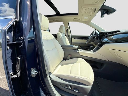 Used 2024 Cadillac XT6 Premium Luxury w/ Technology Package AWD/4WD image 33