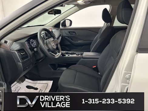 Used 2023 Nissan Rogue S AWD/4WD image 9