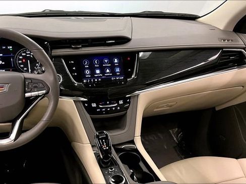 Used 2022 Cadillac XT6 Premium Luxury w/ Technology Package FWD image 7