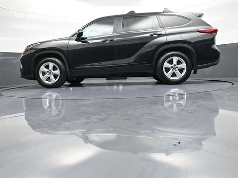 Certified 2023 Toyota Highlander LE FWD image 33