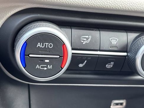 Used 2019 Alfa Romeo Giulia AWD w/ Quick Order Package 22J Sport image 36