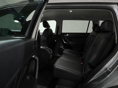 Used 2022 Volkswagen Tiguan SE FWD image 13