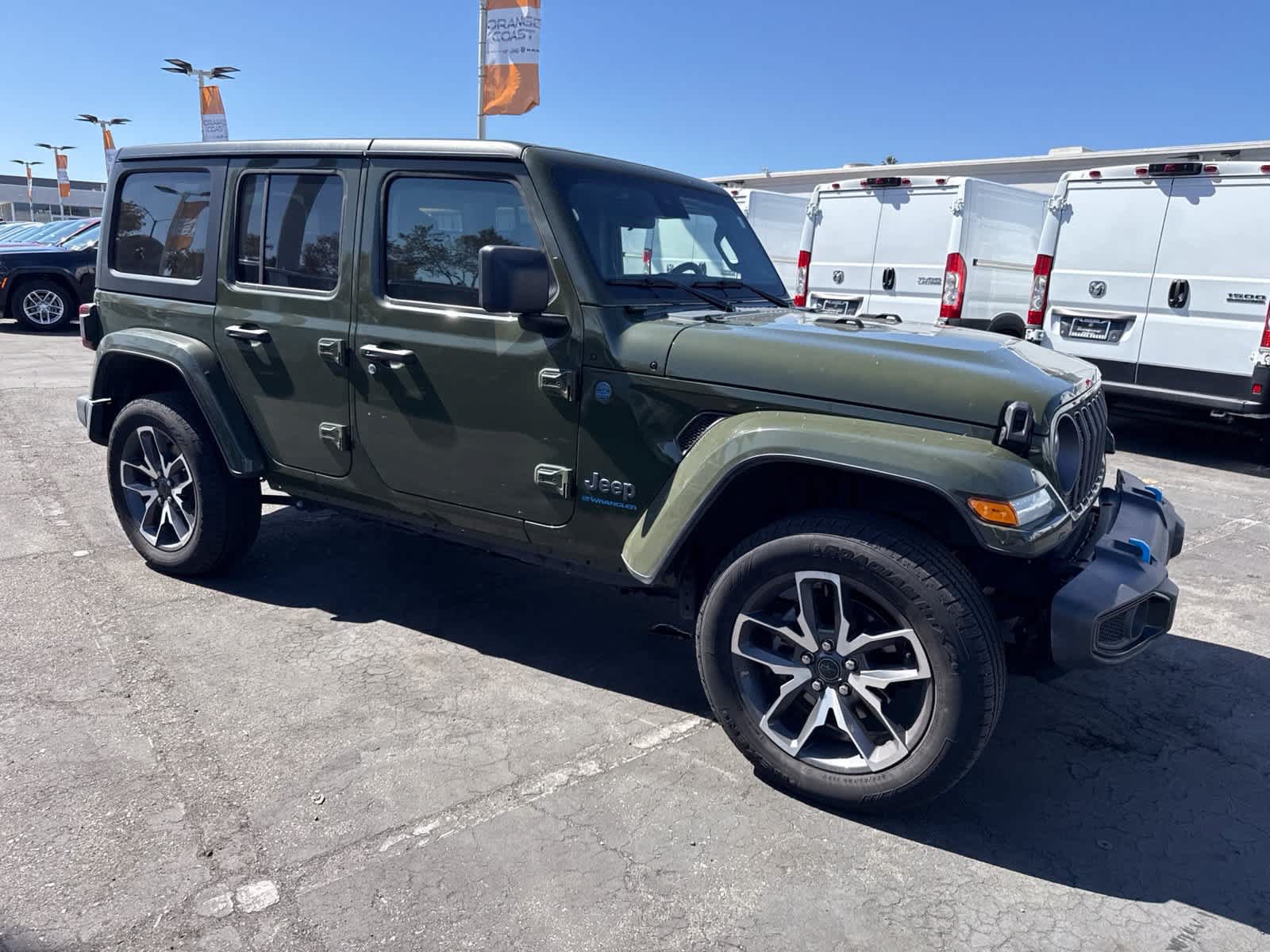 Used 2024 Jeep Wrangler Unlimited w/ Convenience Group AWD/4WD image 8