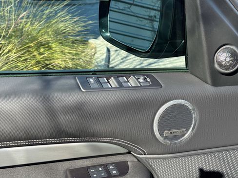 New 2025 Land Rover Discovery Dynamic SE image 18