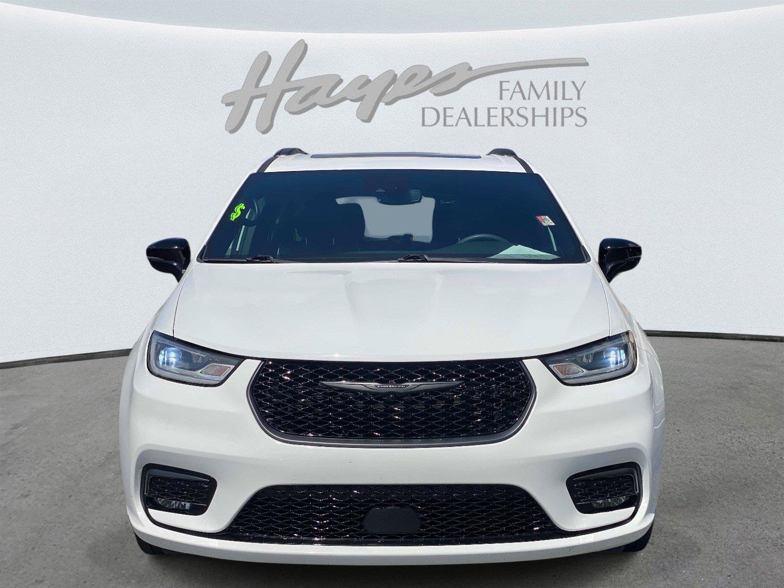 Used 2025 Chrysler Pacifica Limited FWD image 12