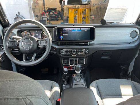 Used 2024 Jeep Wrangler Unlimited Sport AWD/4WD image 16