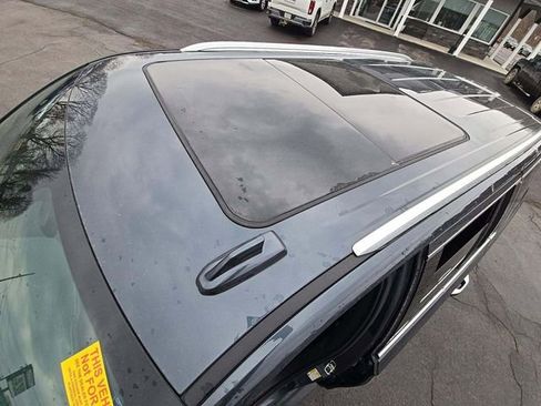 Used 2021 GMC Yukon SLT w/ SLT Premium Package image 9